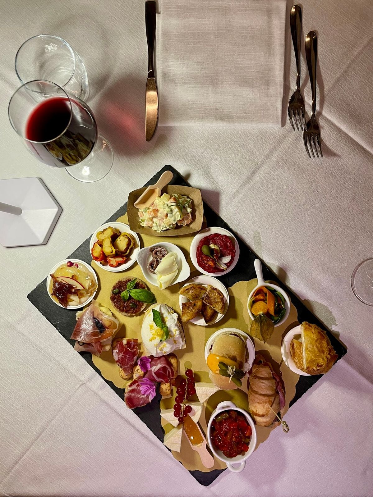 Una selezione di assaggi del ristorante vista dall’alto